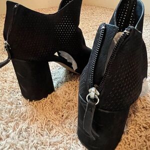 Gianni Bini Black Elleh-Vated Boots